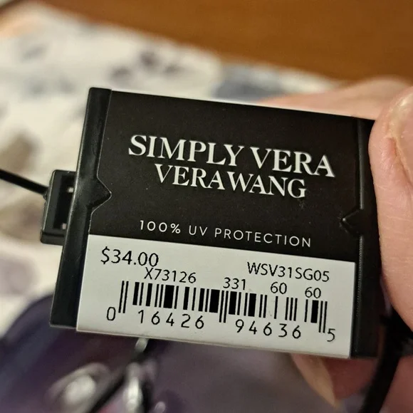 SALE Simply Vera sun glasses - Picture 2 of 4